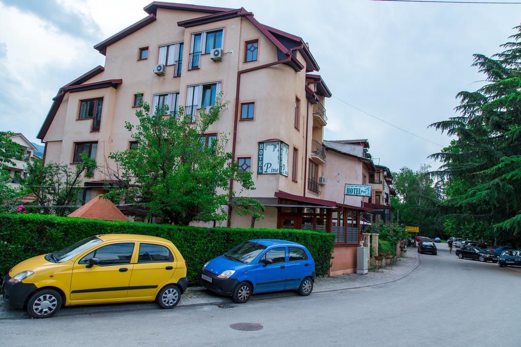 Hotel Pine Skopje Esterno foto